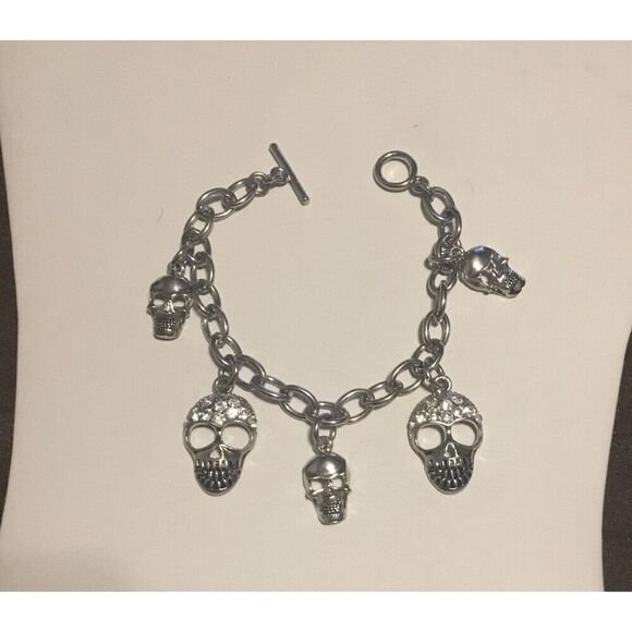 Unique New Silver Rhinestone Studded Multi Skull Charm Toggle Bracelet - Picture 1 of 1